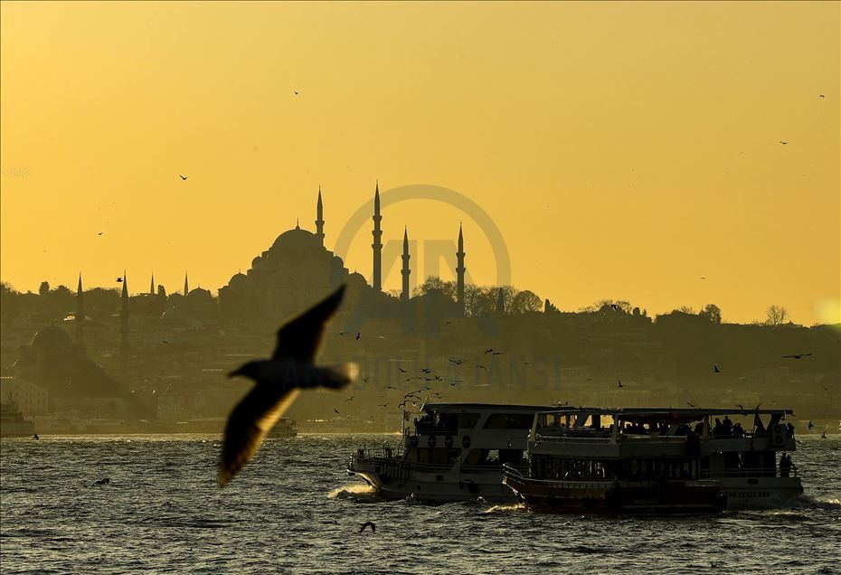 Zalazak sunca u Istanbulu s pogledom na Galata i Djevojačku kulu