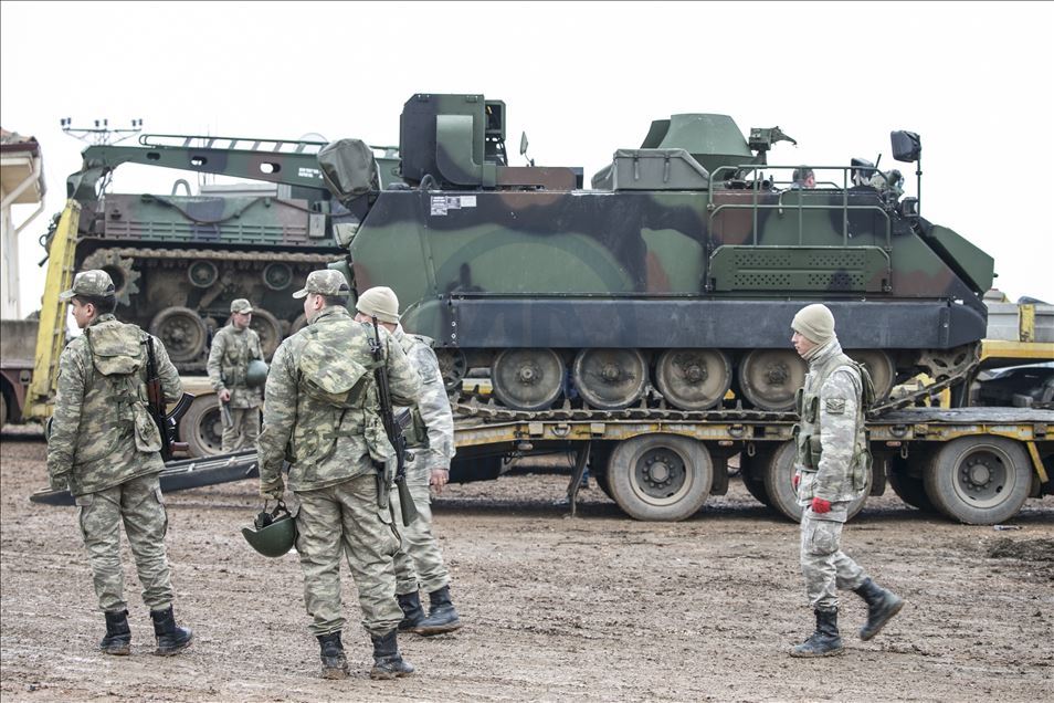 Suriye sınırına fırtına obüsü ve askeri araç sevkiyatı