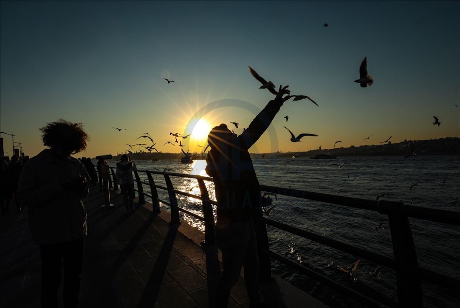 Zalazak sunca u Istanbulu s pogledom na Galata i Djevojačku kulu