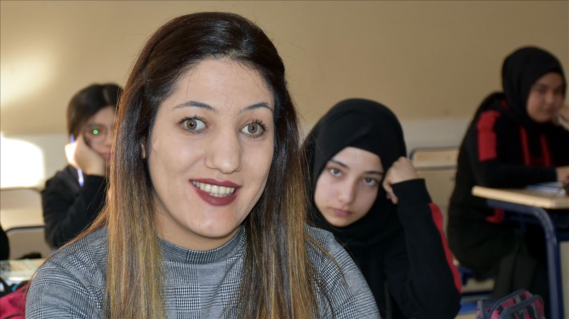 معلم نابینا دنیای دانشآموزان خود را روشن میکند