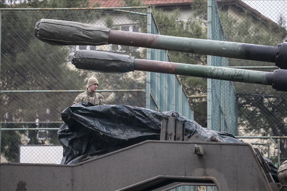 Suriye sınırına fırtına obüsü ve askeri araç sevkiyatı