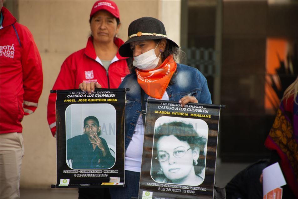 Protesta contra el general retirado Mario Montoya en Bogotá