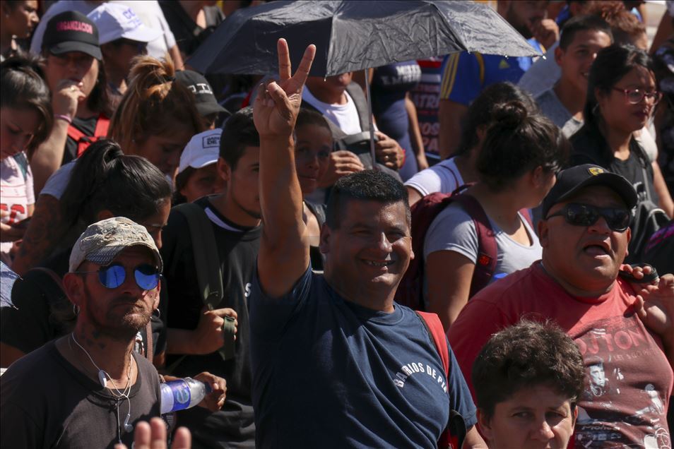 Demonstrasi tolak IMF di Buenos Aires