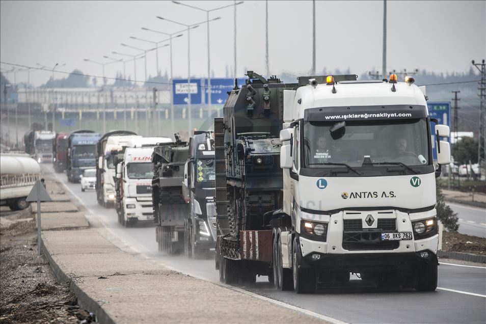 Suriye sınırına fırtına obüsü ve askeri araç sevkiyatı