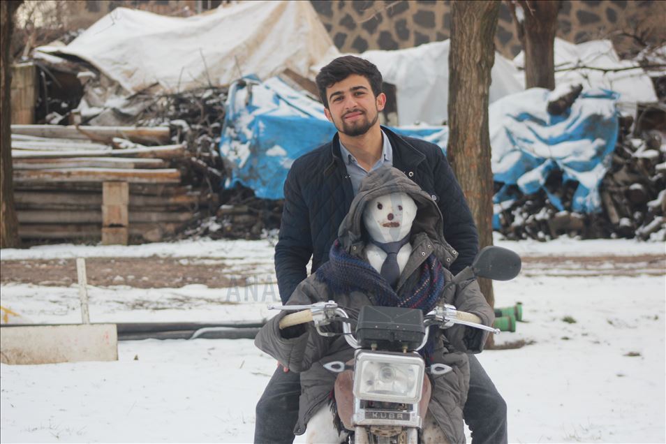 Sniježne padavine nadahnule mladića u Turskoj: Napravio Snješka Bijelića i stavio ga da vozi motor 