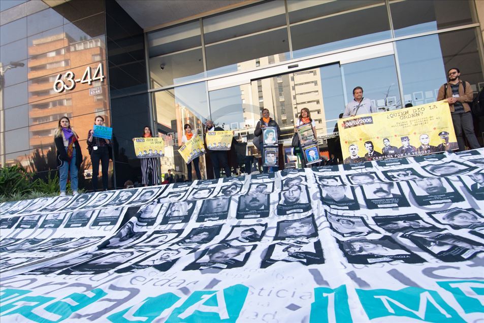 Protesta contra el general retirado Mario Montoya en Bogotá
