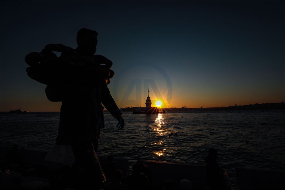 Zalazak sunca u Istanbulu s pogledom na Galata i Djevojačku kulu