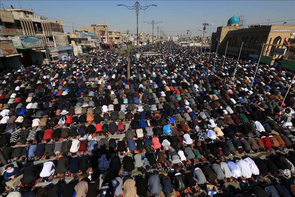 Bağdat'ta Şii lider Sadr yanlıları cuma namazı için toplandı
