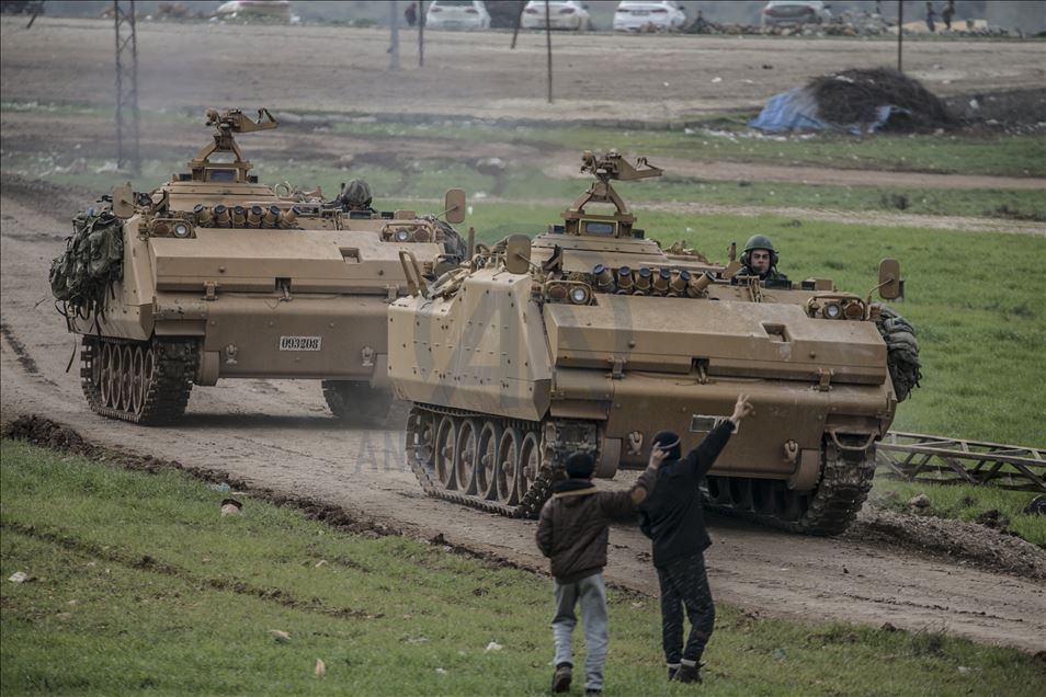 الجيش التركي يعزز صفوف وحداته على الحدود السورية
