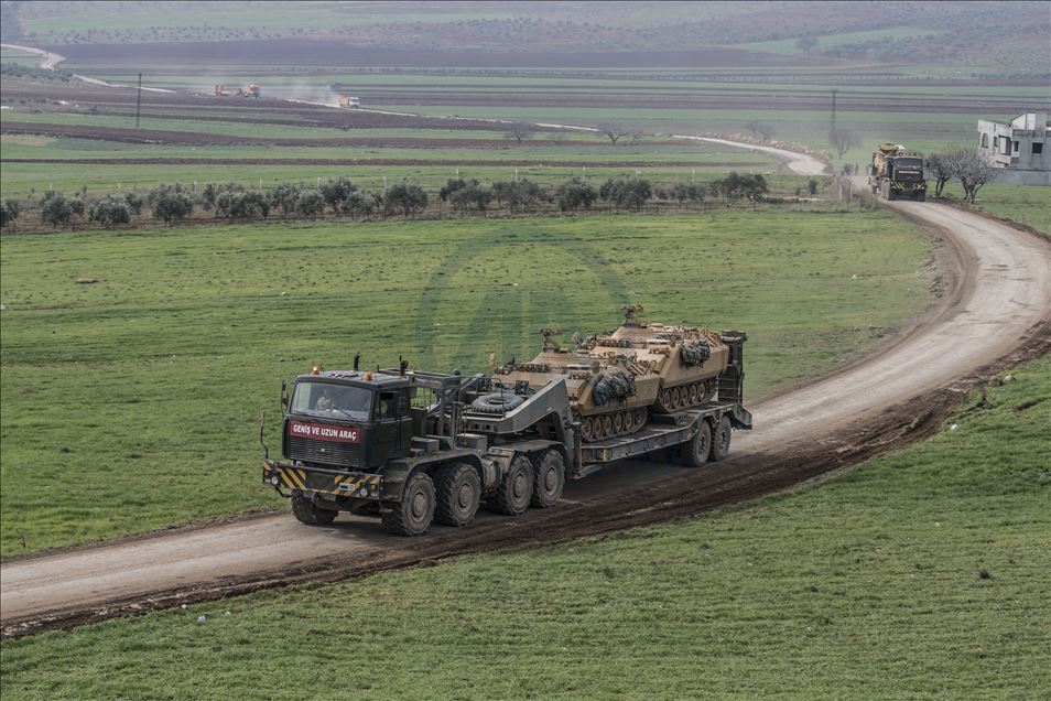 الجيش التركي يعزز صفوف وحداته على الحدود السورية
