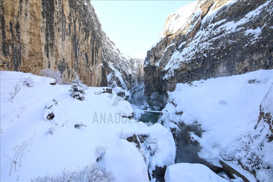 چشم انداز زیبای زمستانی برف در مالاتیا