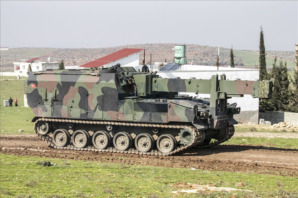 Suriye sınırına fırtına obüsü ve zırhlı araç sevkiyatı