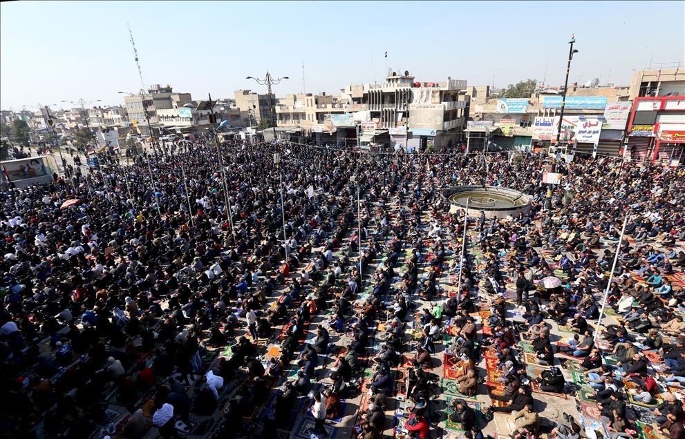 Bağdat'ta Şii lider Sadr yanlıları cuma namazı için toplandı
