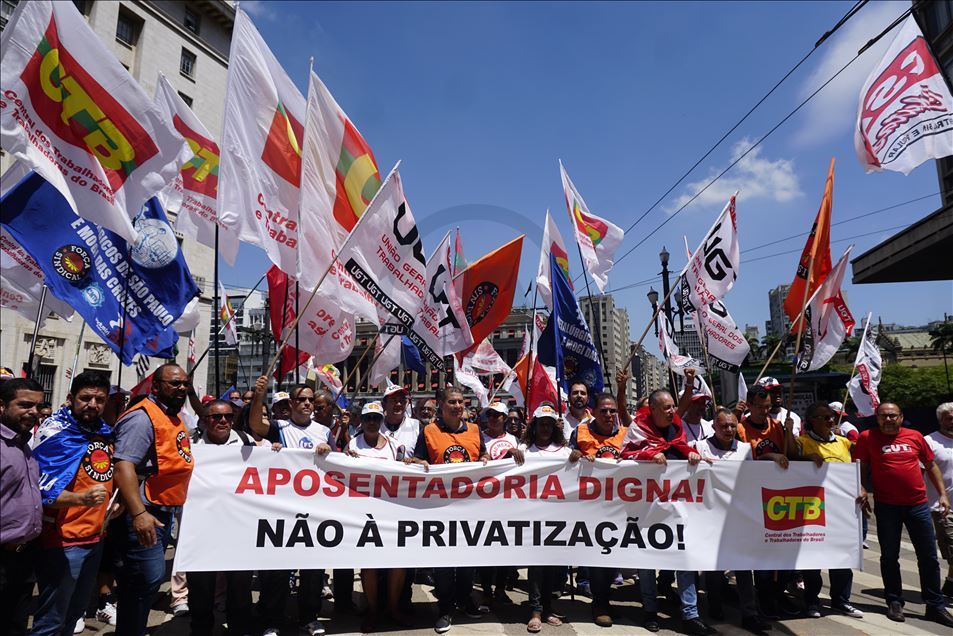 Brezilya'da devlet başkanı Jair Bolsonaro karşıtı protesto gösterisi