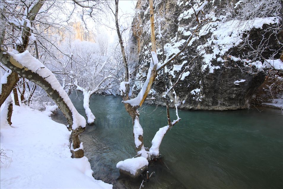 چشم انداز زیبای زمستانی برف در مالاتیا