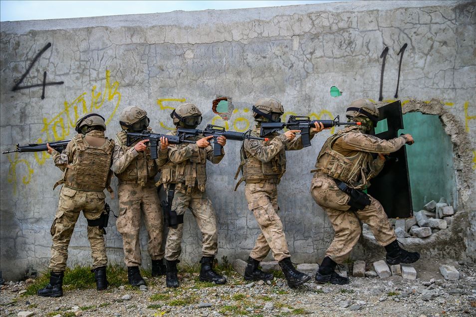 Female gendarmerie commandos' training program in Izmir
