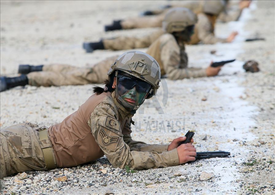 Programi trajnues i komandove të xhandarmërisë për femra në Izmir
