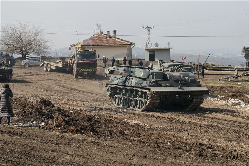 Suriye sınırına fırtına obüsü ve zırhlı araç sevkiyatı