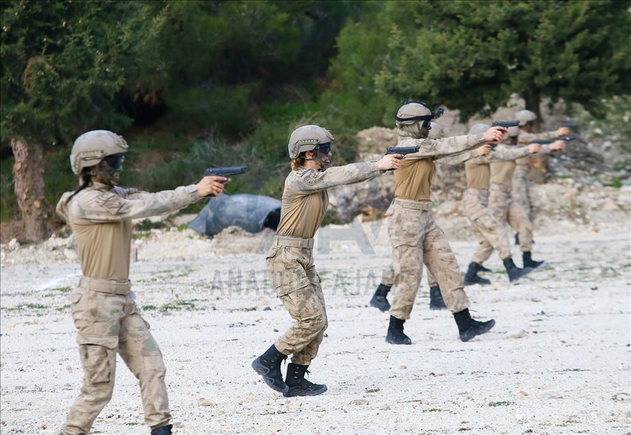 Programi trajnues i komandove të xhandarmërisë për femra në Izmir
