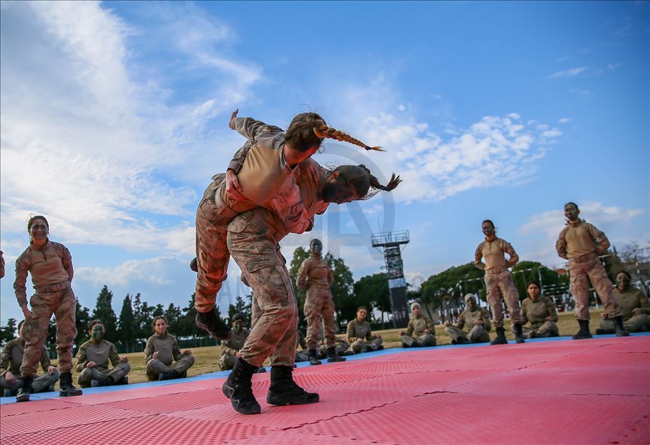 Програма за обука на жени-командоси на жандармерија во Измир
