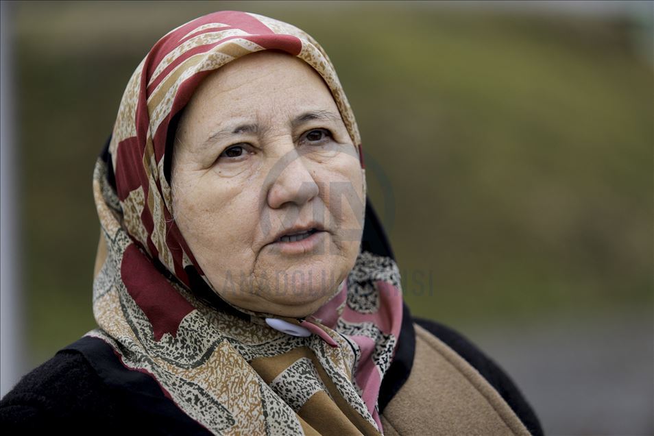 Srebrenitsa'nın yalnız anneleri, eski fotoğraflarla avunup sevdiklerine yeniden kavuşmayı bekliyor