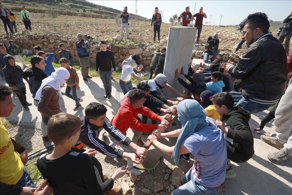 إصابة عشرات الفلسطينيين بمواجهات مع الجيش الإسرائيلي وسط الضفة