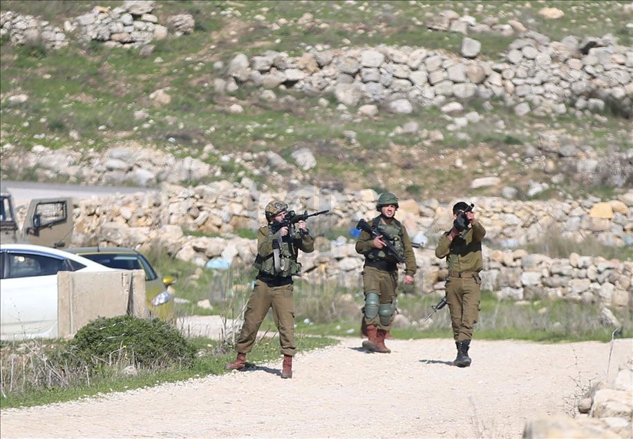 إصابة عشرات الفلسطينيين بمواجهات مع الجيش الإسرائيلي وسط الضفة