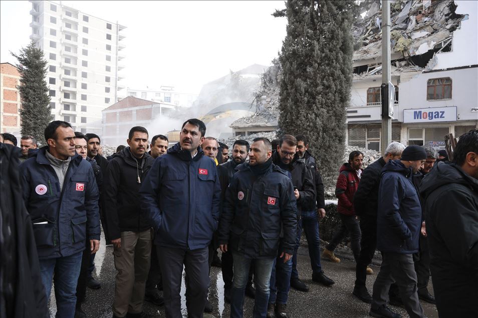 Bakanlar Soylu ve Kurum, Elazığ'daki deprem bölgesinde incelemelerde bulundu
