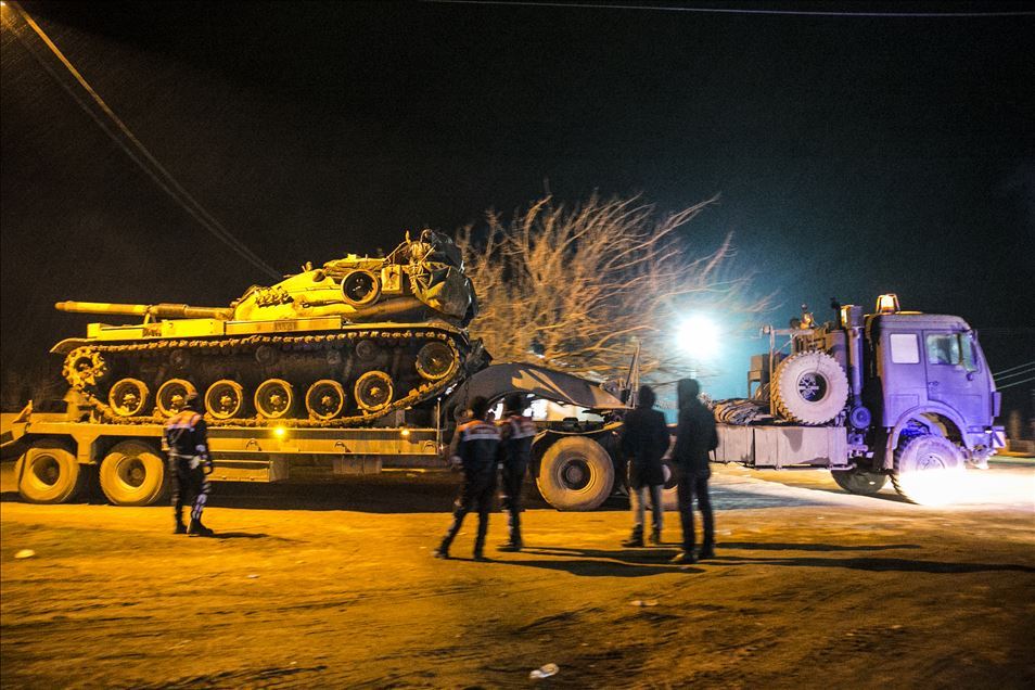 وصول تعزيزات عسكرية تركية جديدة إلى الحدود السورية
