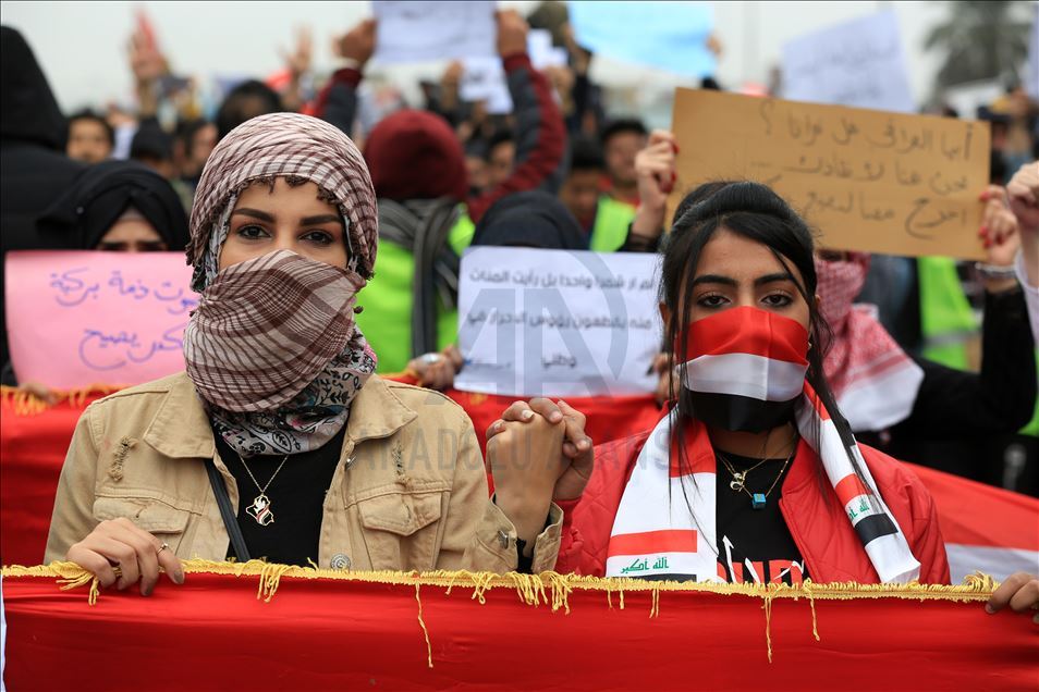 Irak'ta öğrenciler hükümet karşıtı gösterilere destek verdi