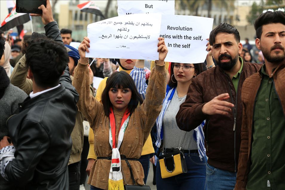 Irak'ta öğrenciler hükümet karşıtı gösterilere destek verdi