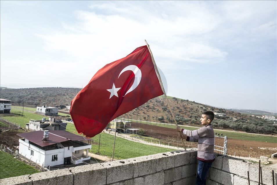 Hatay Reyhanlı'da sınır mahallesi bayraklarla donatıldı
