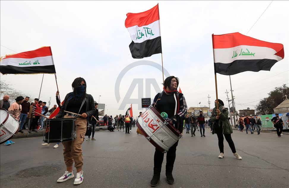 Irak'ta öğrenciler hükümet karşıtı gösterilere destek verdi