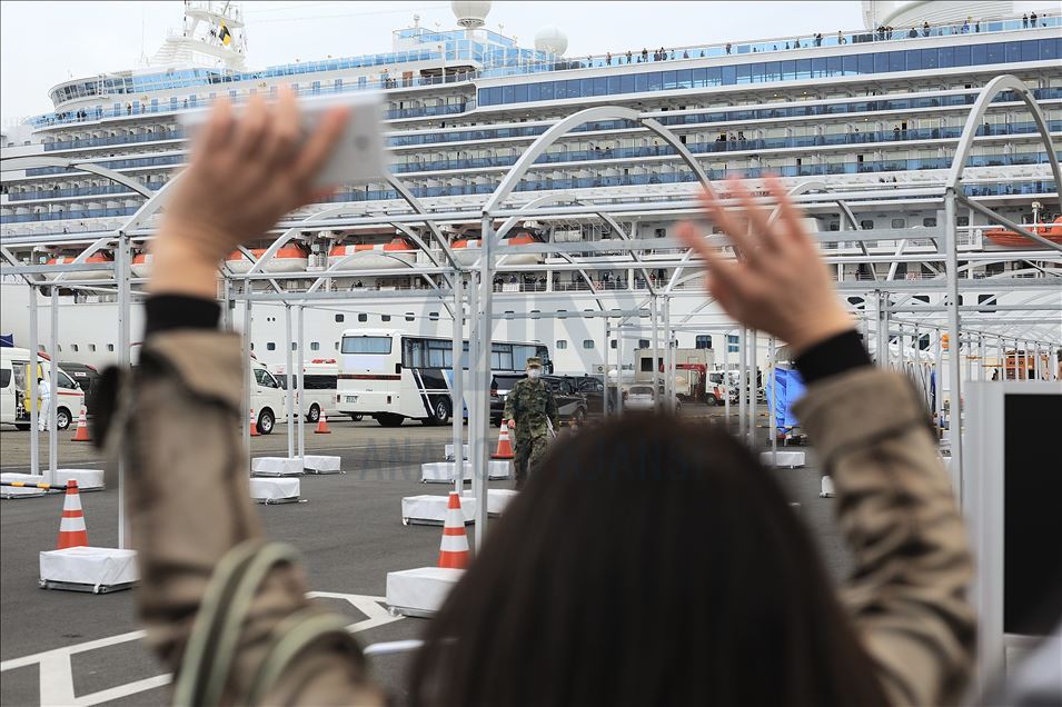 Japonya'da karantinaya alınan gemi