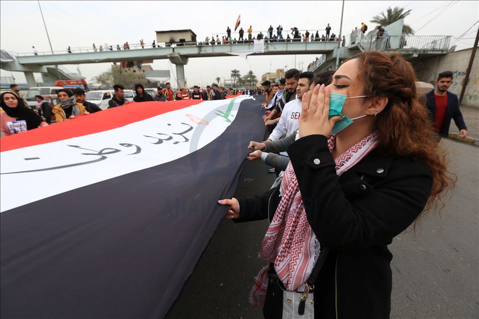Irak'ta öğrenciler hükümet karşıtı gösterilere destek verdi