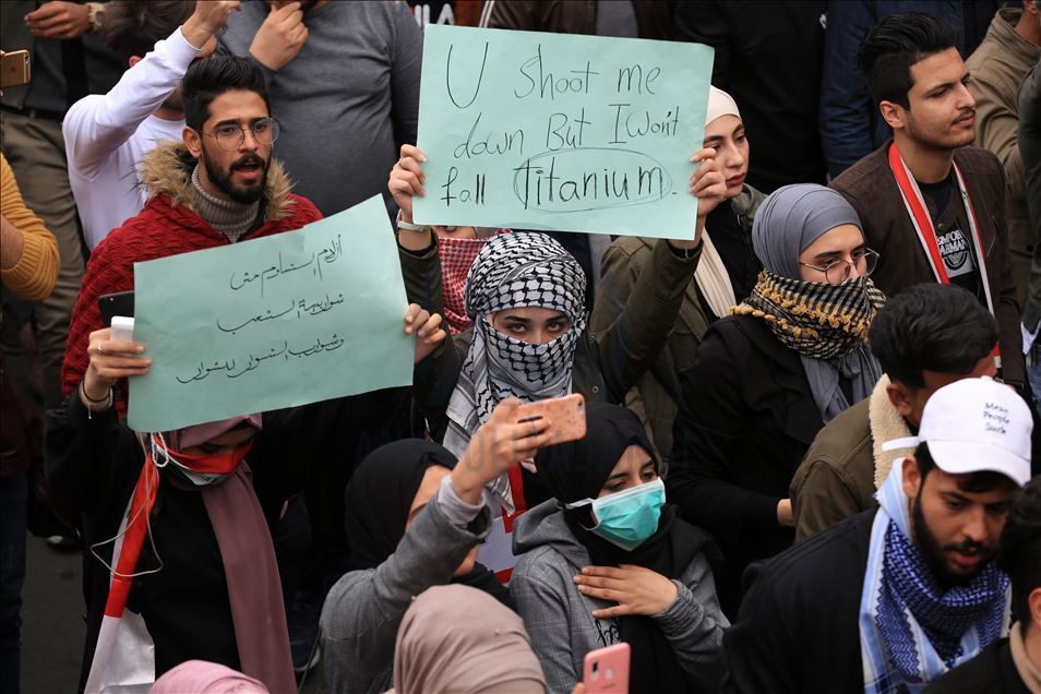 Irak'ta öğrenciler hükümet karşıtı gösterilere destek verdi