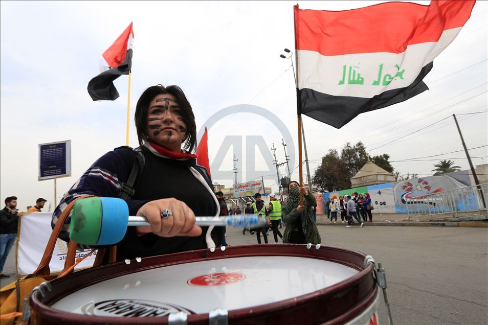 Irak'ta öğrenciler hükümet karşıtı gösterilere destek verdi
