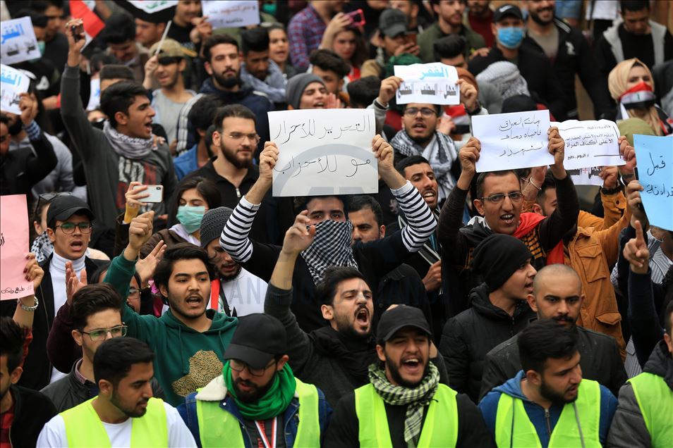 Irak'ta öğrenciler hükümet karşıtı gösterilere destek verdi