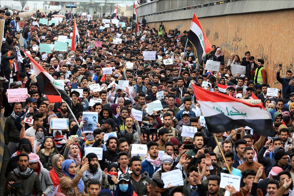 Irak'ta öğrenciler hükümet karşıtı gösterilere destek verdi