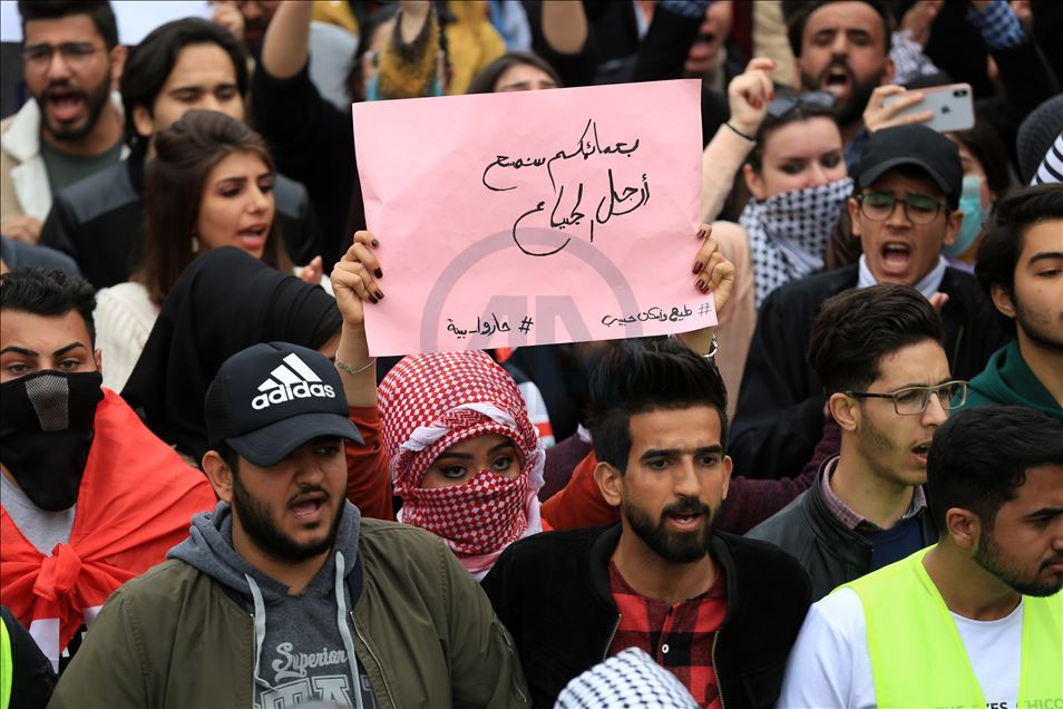Irak'ta öğrenciler hükümet karşıtı gösterilere destek verdi