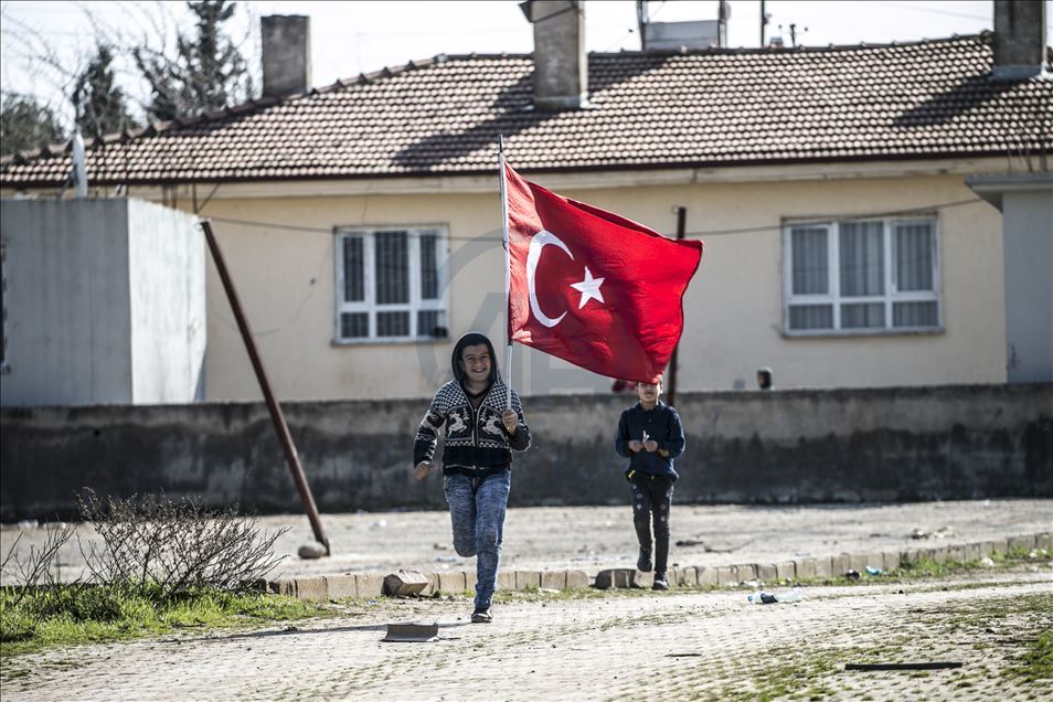 Hatay Reyhanlı'da sınır mahallesi bayraklarla donatıldı

