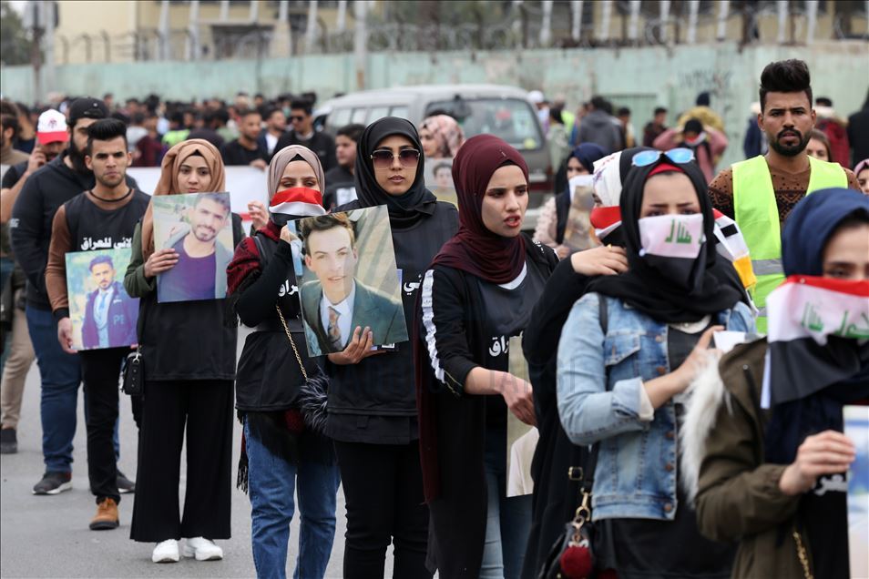 Irak'ta öğrenciler hükümet karşıtı gösterilere destek verdi