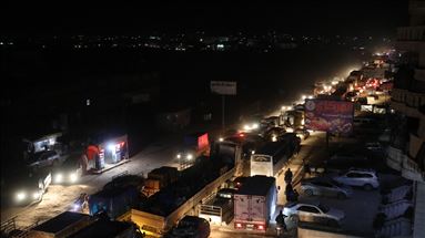 Suriyeli aileler saldırılar nedeniyle göç ediyor