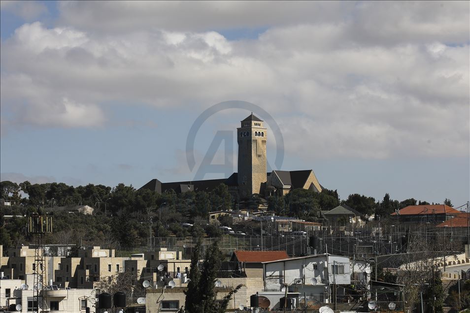القدس..أبنية ترفرف عليها أعلام غربية تحكي قصصا تاريخية