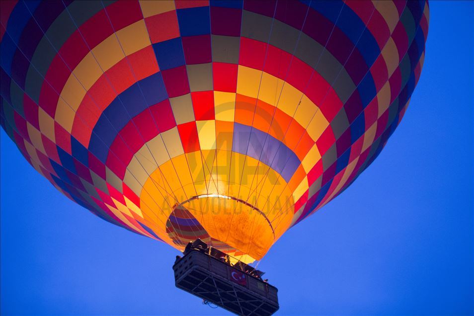 Turistlerin gözdesi sıcak hava balonları