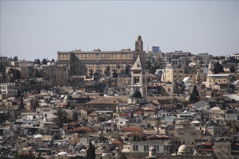 القدس..أبنية ترفرف عليها أعلام غربية تحكي قصصا تاريخية