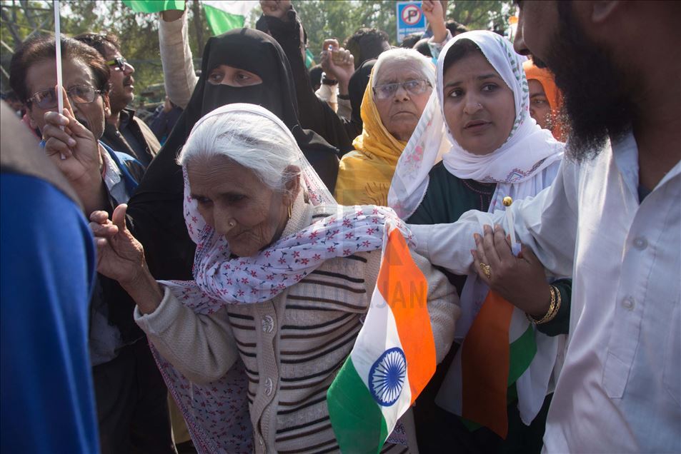 Mujeres de Shaheen Bagh marchan hacia el Ministerio del Interior en Delhi