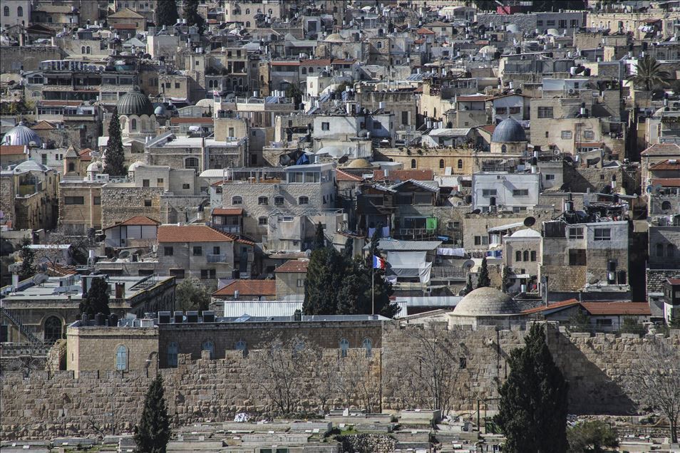 القدس..أبنية ترفرف عليها أعلام غربية تحكي قصصا تاريخية