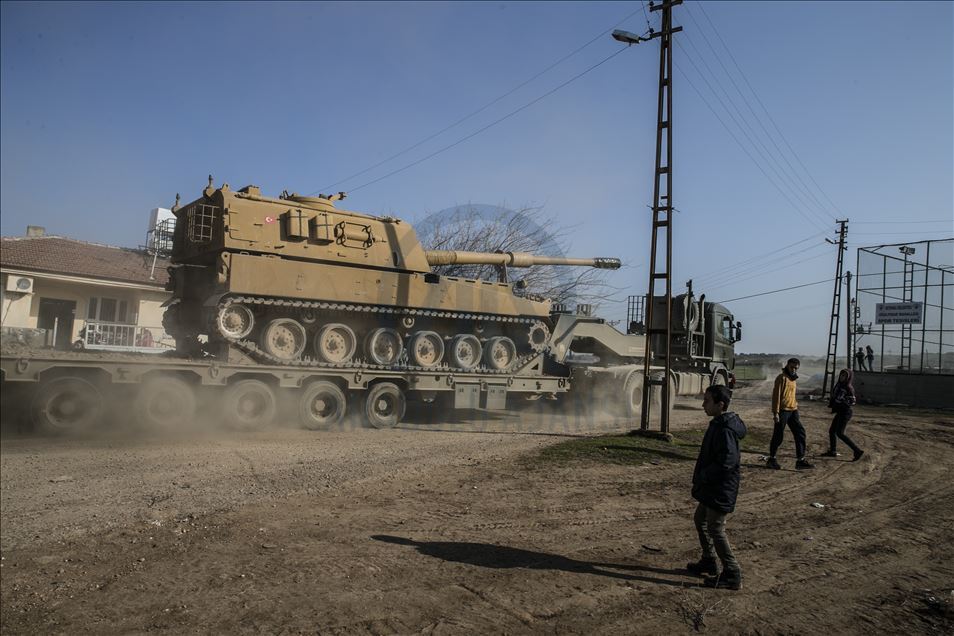 الجيش التركي يعزز نقاط مراقبته بإدلب بمدافع ودبابات

