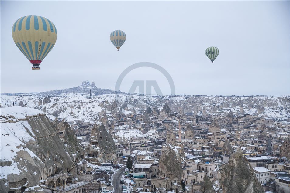 Turistlerin gözdesi sıcak hava balonları